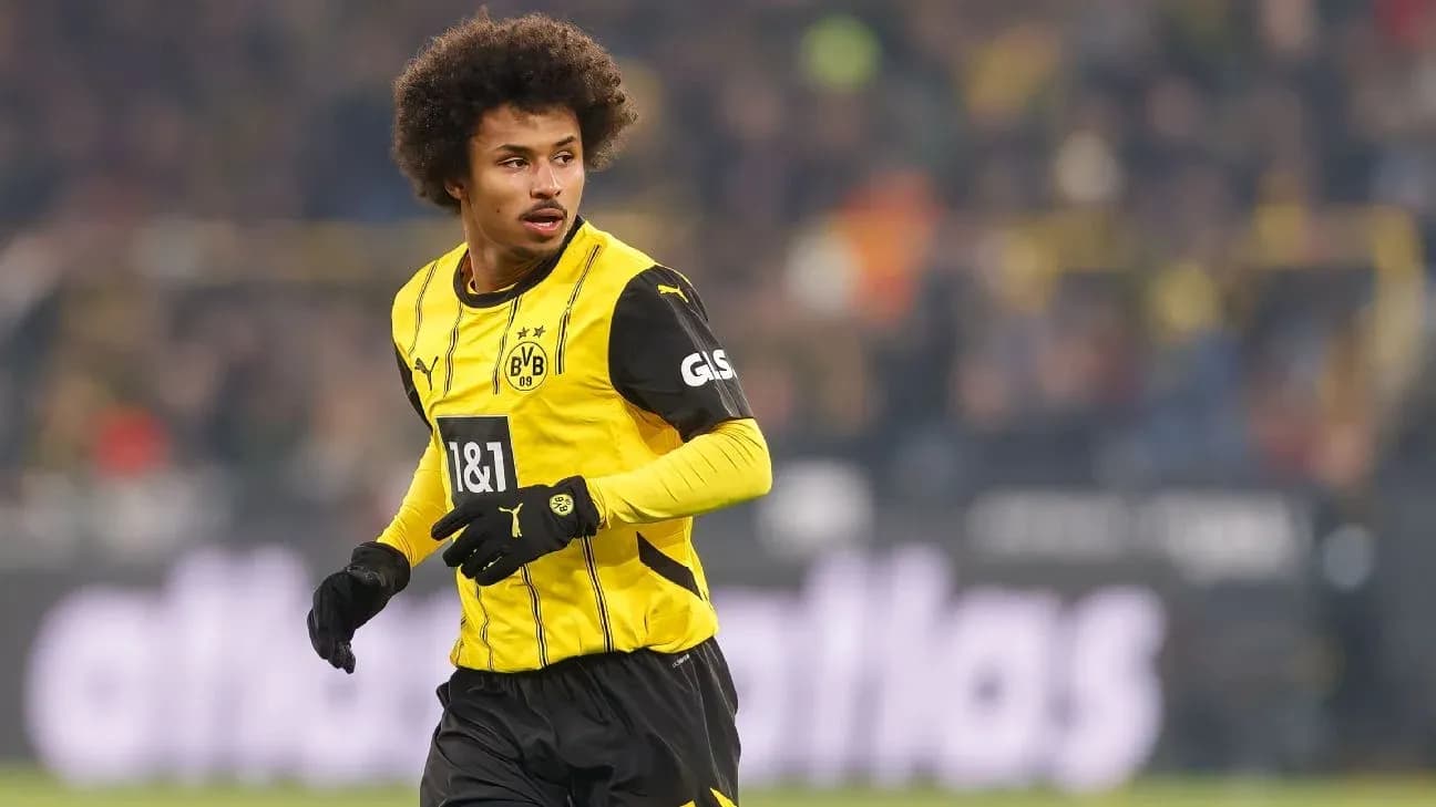 Player in Borussia Dortmund jersey on the pitch Player in Borussia Dortmund jersey on the pitch