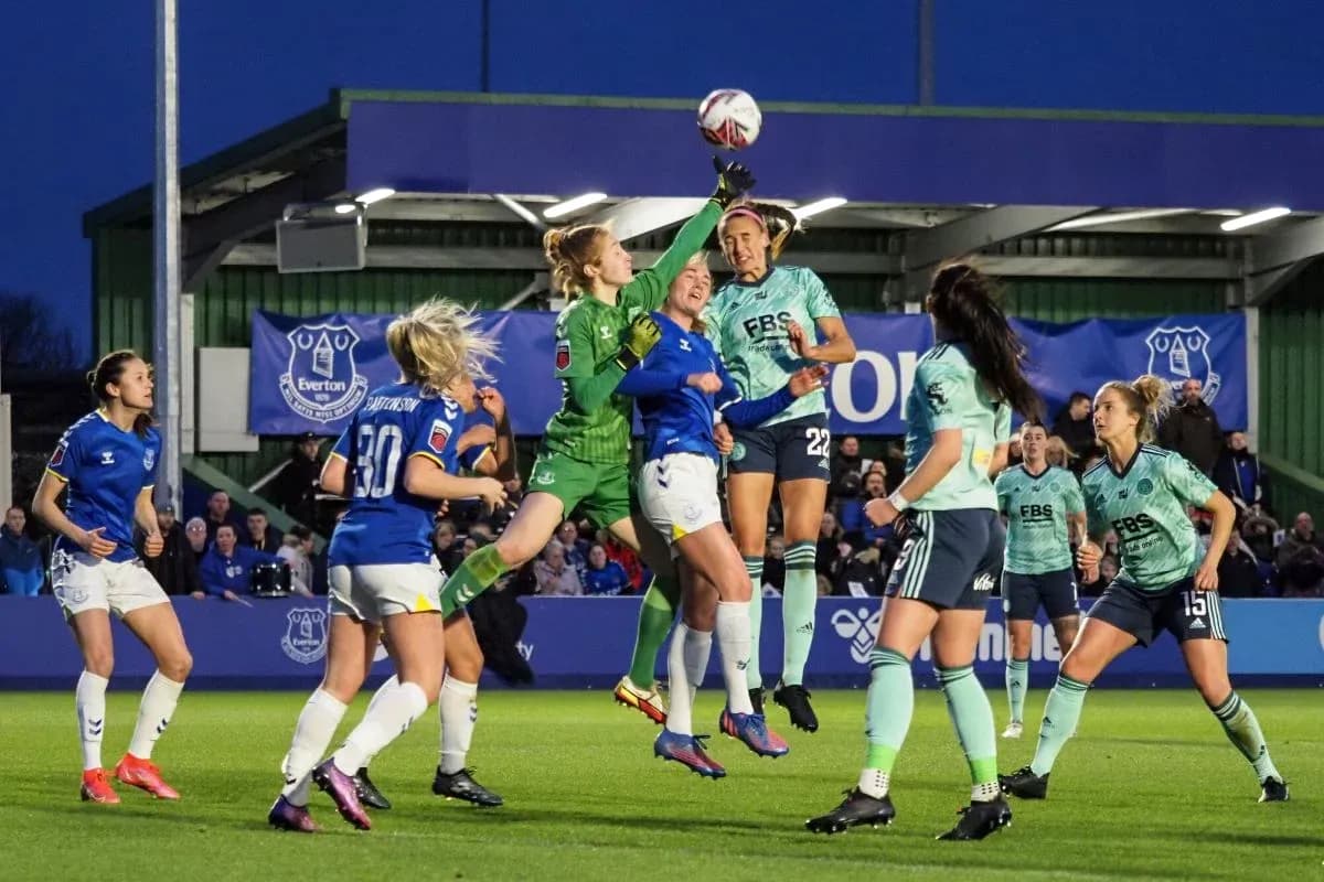 Goalkeeper catching ball during Everton vs Leicester match Goalkeeper catching ball during Everton vs Leicester match