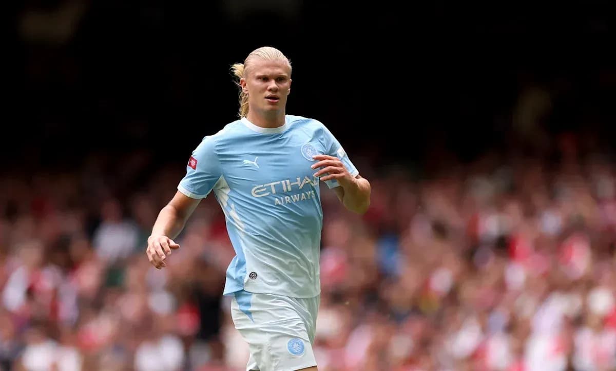 Player in light blue kit running on the pitch Player in light blue kit running on the pitch