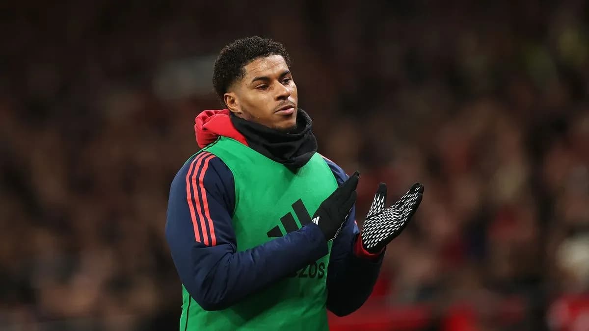 Player applauding while wearing a training bib Player applauding while wearing a training bib
