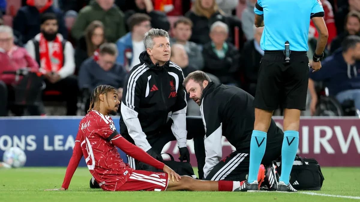 Player receiving medical attention on the pitch Player receiving medical attention on the pitch