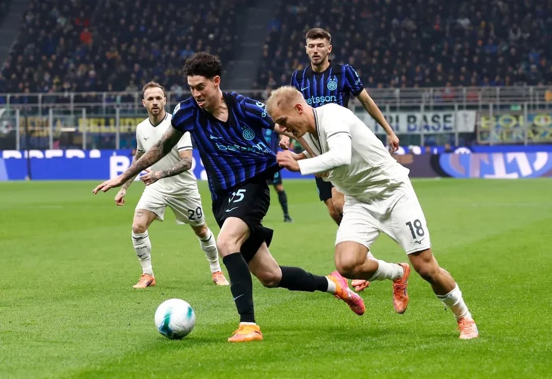 Inter player challenged by Lazio opponent during match Inter player challenged by Lazio opponent during match
