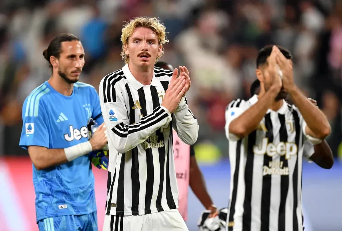 Juventus players applauding fans after match Juventus players applauding fans after match