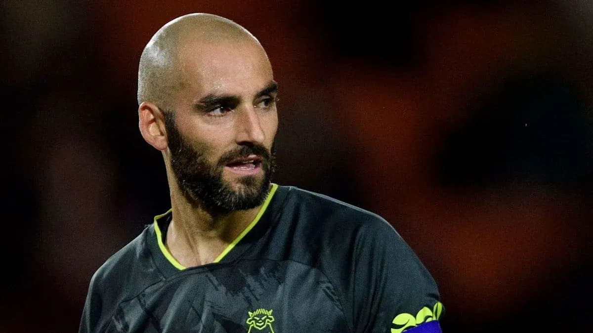 Goalkeeper in black kit during match Goalkeeper in black kit during match