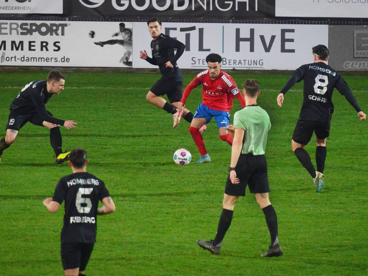 Players competing for the ball in Oberliga match Players competing for the ball in Oberliga match
