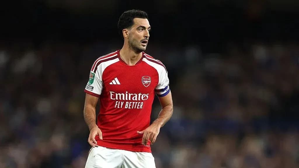 Player in Arsenal jersey during match action Player in Arsenal jersey during match action
