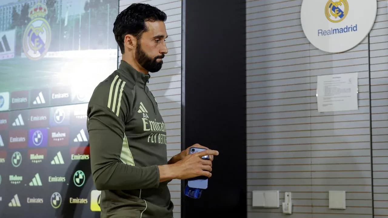 Player entering press room at Real Madrid Player entering press room at Real Madrid