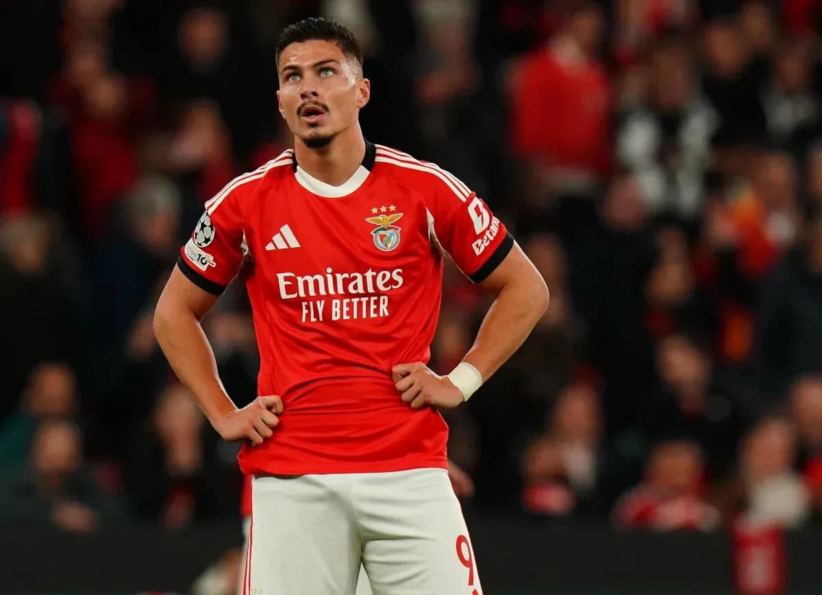 Benfica player looking up during match Benfica player looking up during match
