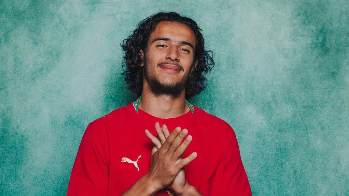 Player in red jersey posing with clasped hands Player in red jersey posing with clasped hands