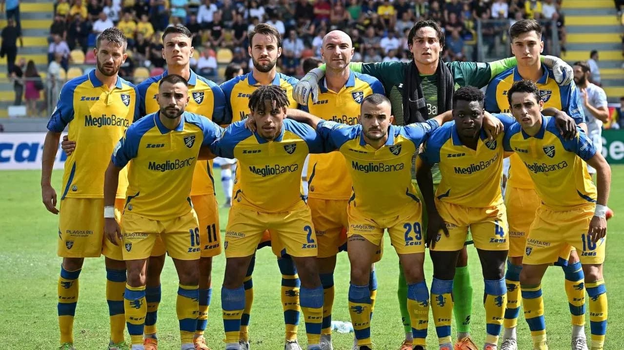 Frosinone team posing before the match Frosinone team posing before the match