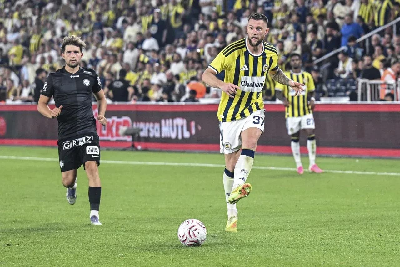 Fenerbahçe player dribbling against Sturm Graz Fenerbahçe player dribbling against Sturm Graz