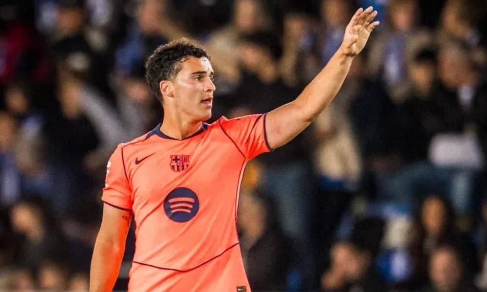 Player in orange jersey signaling during match Player in orange jersey signaling during match