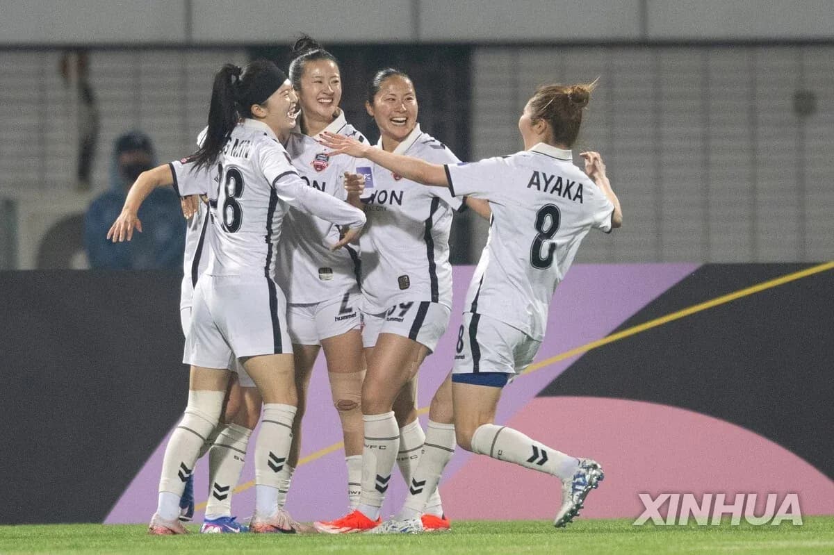 Players celebrating a goal in WK-League match Players celebrating a goal in WK-League match