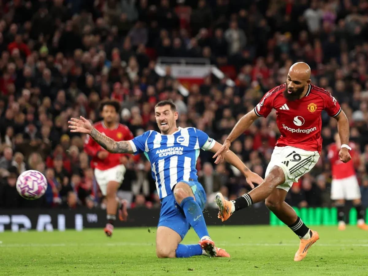 Brighton player challenges Manchester United forward Brighton player challenges Manchester United forward