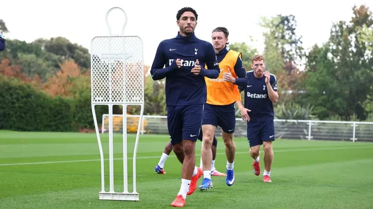 Players running during training session at Tottenham facility Players running during training session at Tottenham facility