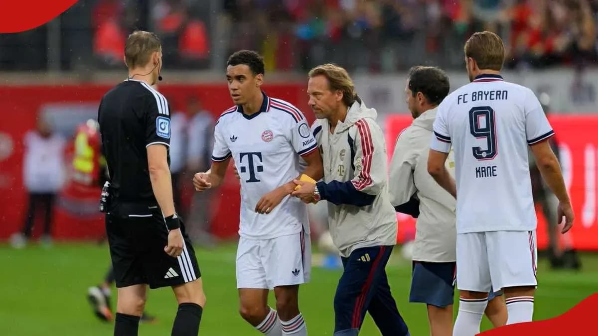 Bayern Munich players discussing with referee during match Bayern Munich players discussing with referee during match