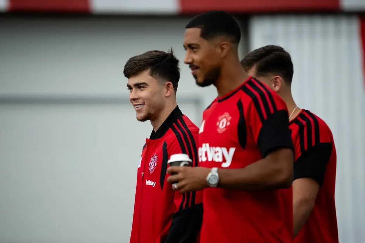 Manchester United players during training session Manchester United players during training session