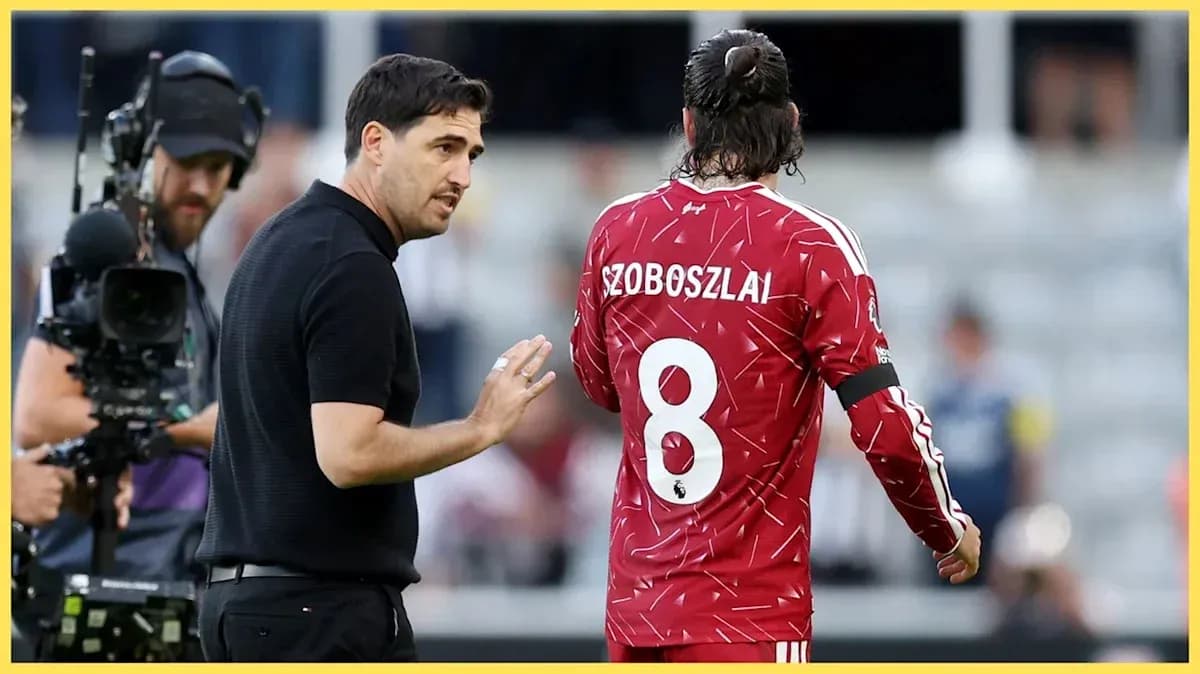 Coach discussing with player Szoboszlai during match Coach discussing with player Szoboszlai during match