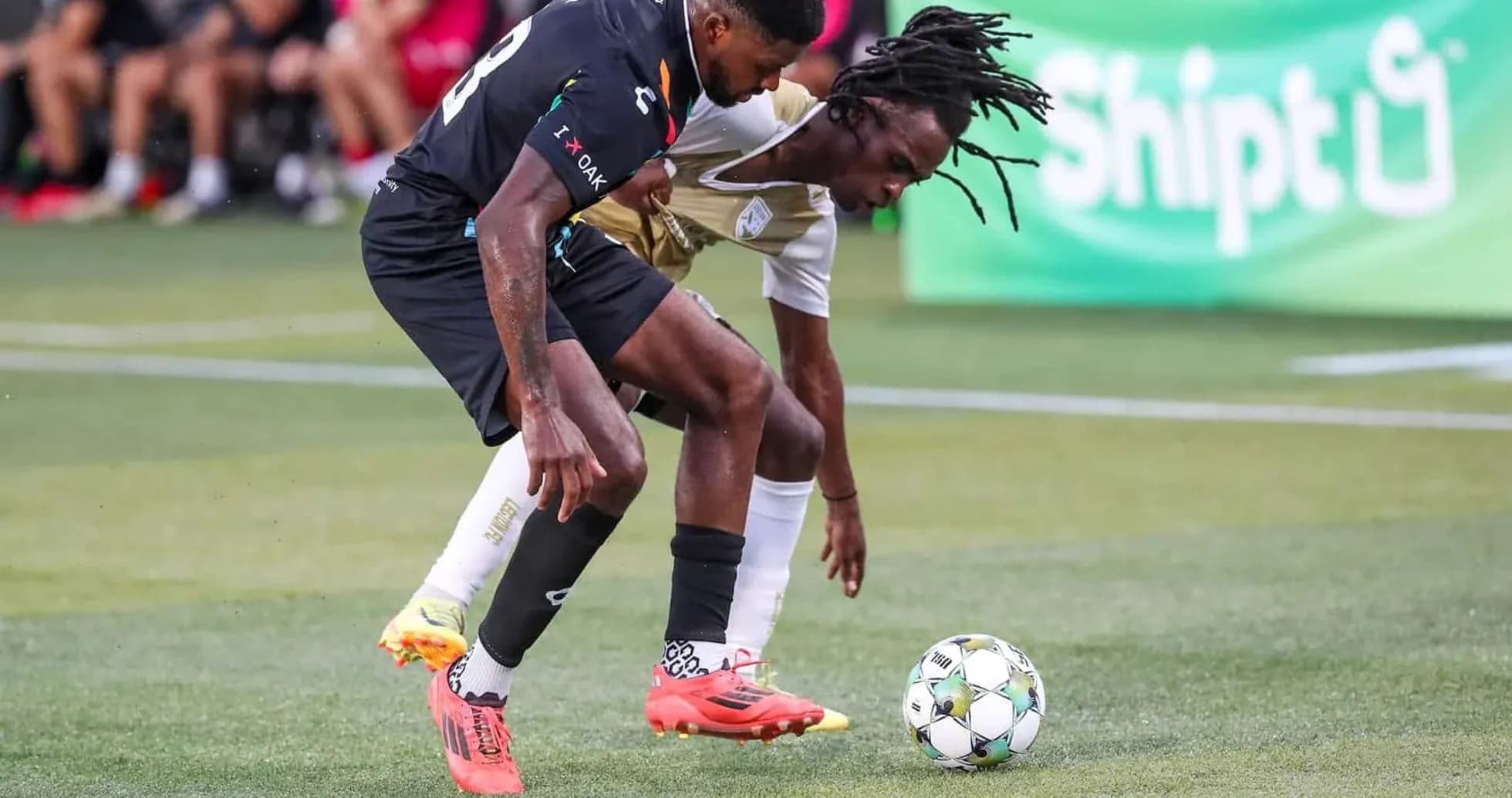 Players competing for the ball during match Players competing for the ball during match