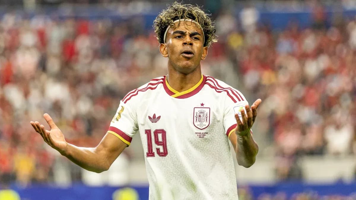 Player gesturing during a match in Spain jersey Player gesturing during a match in Spain jersey