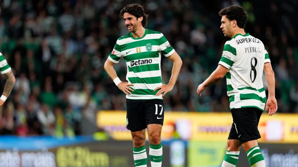 Sporting CP players on the pitch during match Sporting CP players on the pitch during match