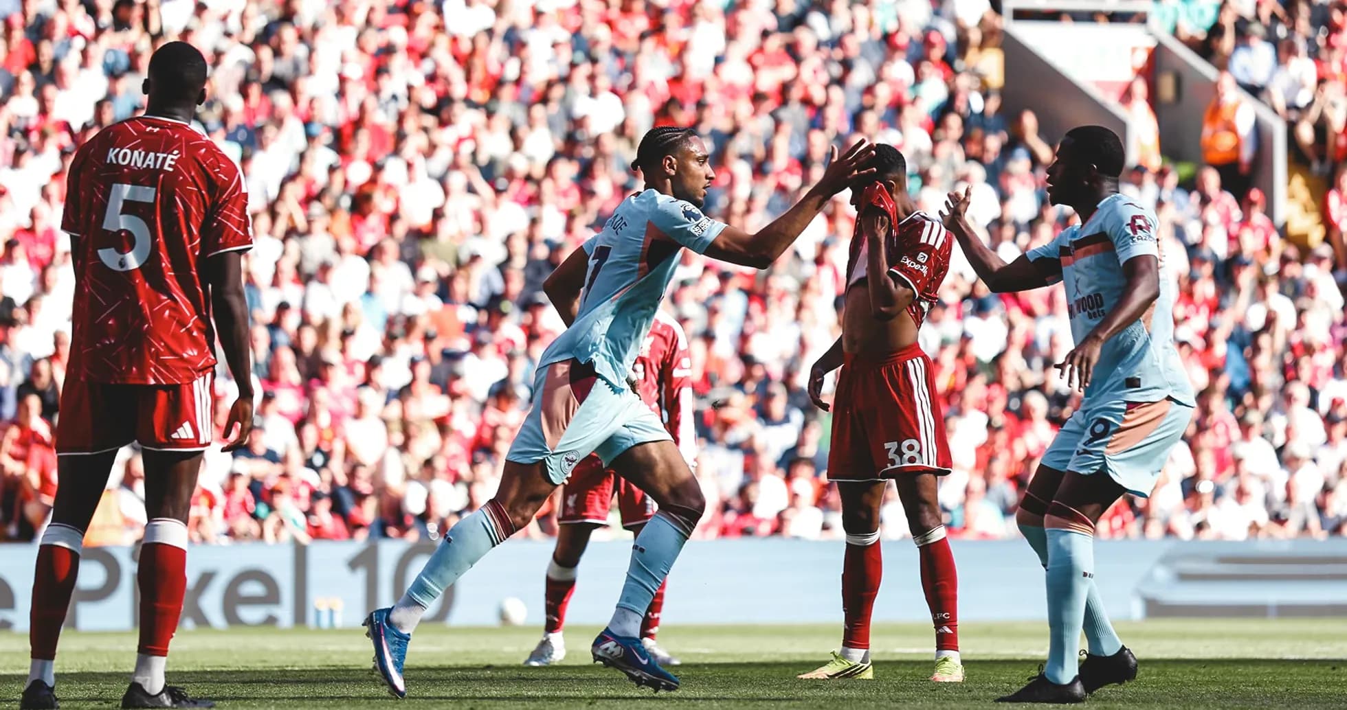 Players celebrating during Liverpool vs Brentford match Players celebrating during Liverpool vs Brentford match