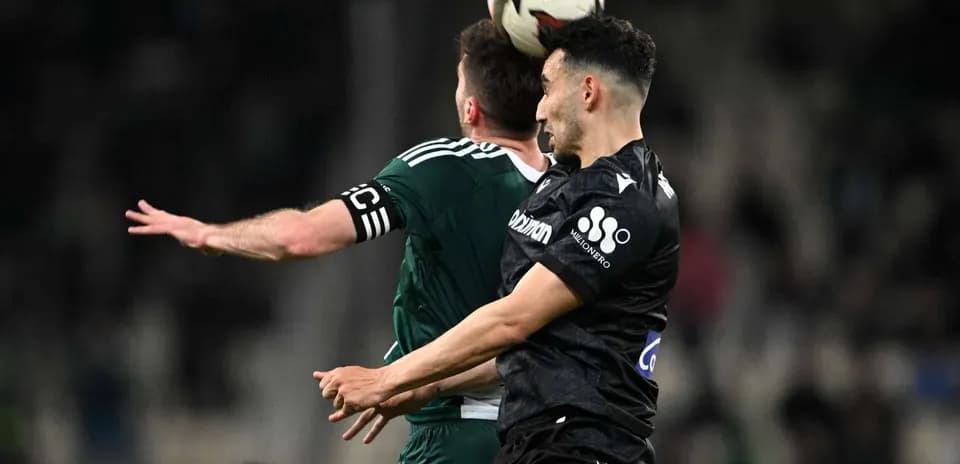 Players contesting a header during PAOK vs Panathinaikos Players contesting a header during PAOK vs Panathinaikos
