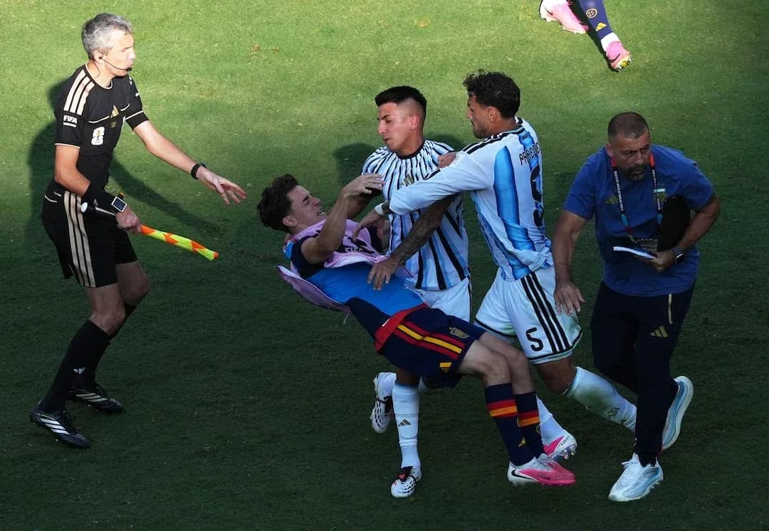 Players clashing during Spain vs Argentina match Players clashing during Spain vs Argentina match
