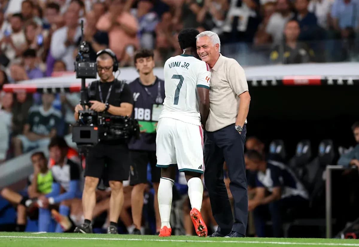 Viní Jr. talking to coach during match substitution Viní Jr. talking to coach during match substitution