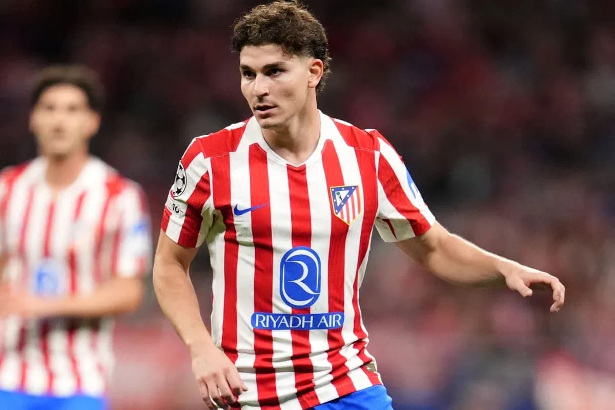 Player in Atlético Madrid kit during match action Player in Atlético Madrid kit during match action