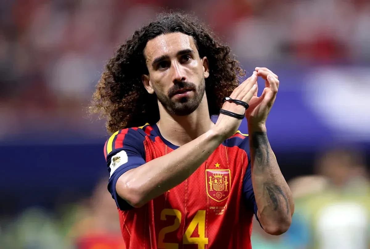 Player applauding fans wearing Spain national team jersey Player applauding fans wearing Spain national team jersey