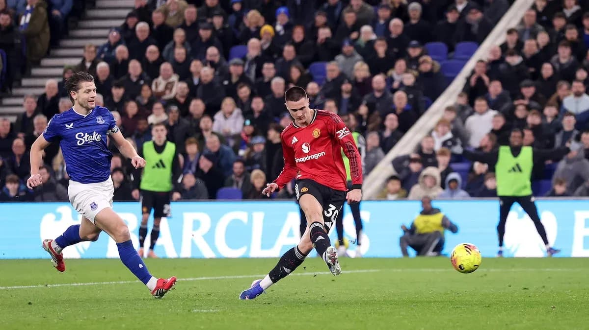 Everton player chasing Manchester United forward Everton player chasing Manchester United forward