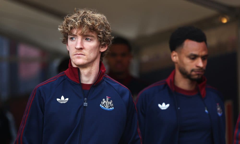 Newcastle players entering the pitch tunnel Newcastle players entering the pitch tunnel