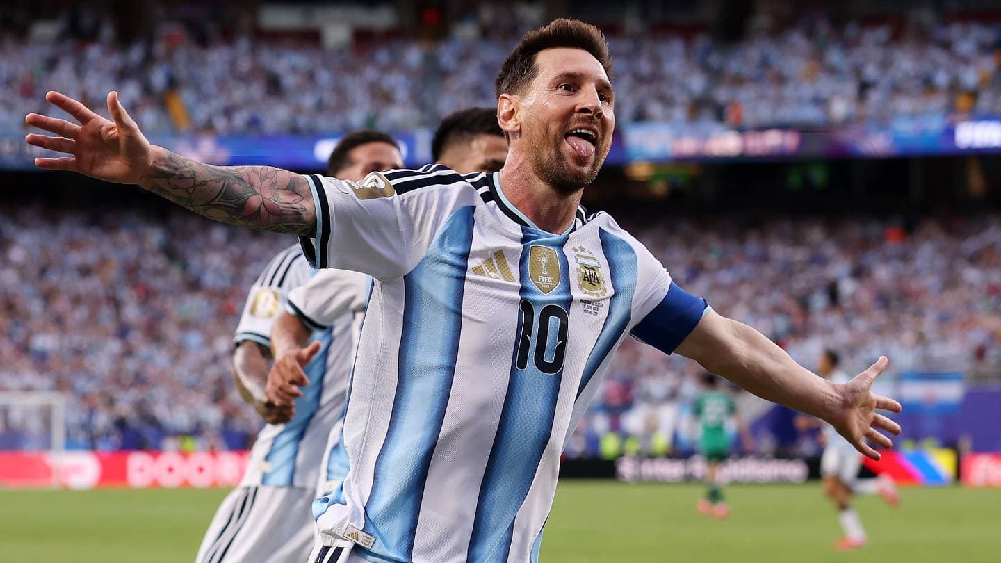 Argentina Thrashes Algeria as Messi Matches World Cup Scoring Record Argentina Thrashes Algeria as Messi Matches World Cup Scoring Record
