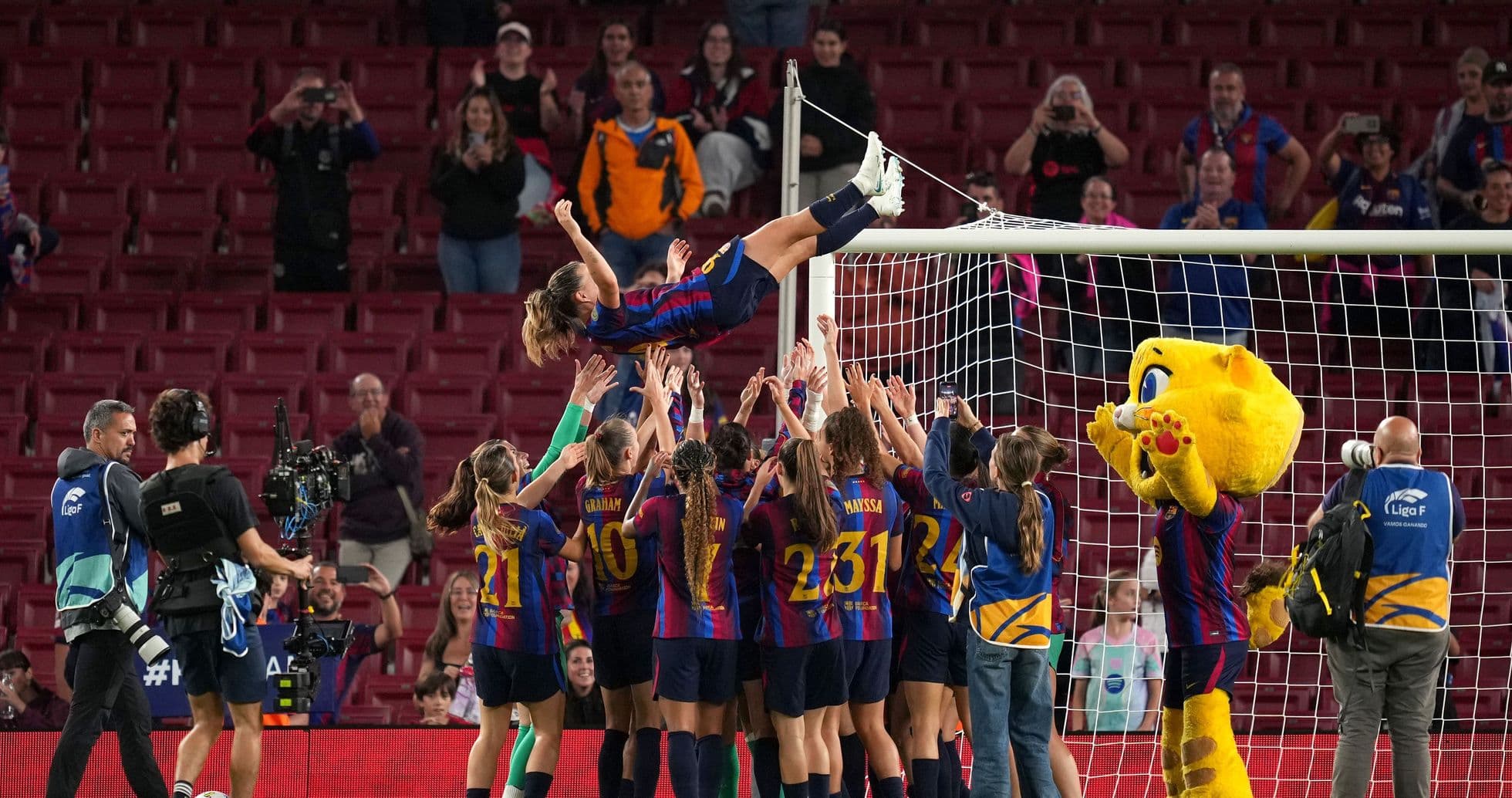Claudia Pina Shines as Barcelona Dismantle Real Madrid 7-0 in El Clasico Claudia Pina Shines as Barcelona Dismantle Real Madrid 7-0 in El Clasico